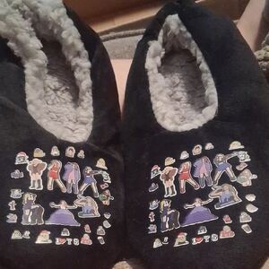 Cozy Black Kids Slippers – Taylor Swift Themed, NWT, Size 4